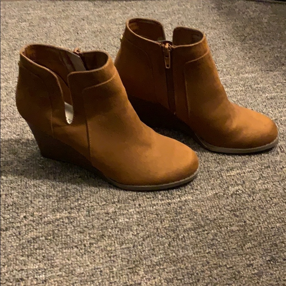Anne Klein size 7 brown wedge shoes.